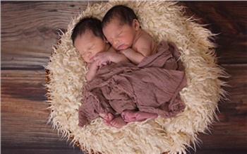 21 пара двойняшек родилась в Красноярске за первый месяц 2023 года