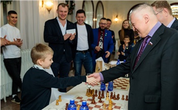 Красноярские любители шахмат смогут сыграть с легендарным Анатолием Карповым
