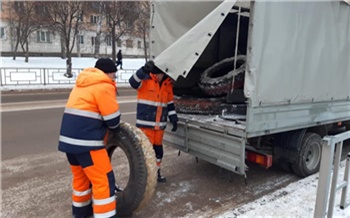 С улиц Октябрьского района Красноярска за январь вывезли более 2 тысяч автопокрышек