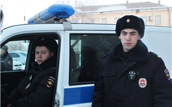 В Железногорске двое полицейских спасли одинокого пенсионера