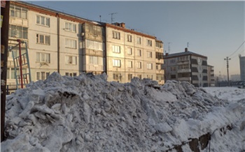 Жители Красноярского края массово жалуются на заваленные снегом дороги