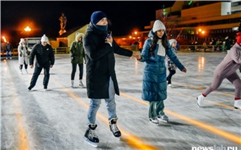 В Красноярске начали разбирать каток на площади Мира