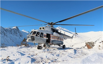 В горах Кемеровской области турист на лавине съехал в пропасть. На вертолете его эвакуировали в Абакан