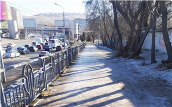 «Дорожная служба на всё наплевала»: красноярка пожаловалась на скользкие дороги в городе