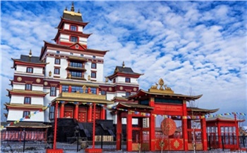 В Туве достроили самый крупный в России буддийский монастырь