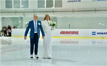 Впервые на Ямале сразу три пары поженились на льду
