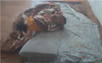 «Спит на грязном матрасе»: полицейские проверяют условия проживания 3-летнего мальчика в Ачинске