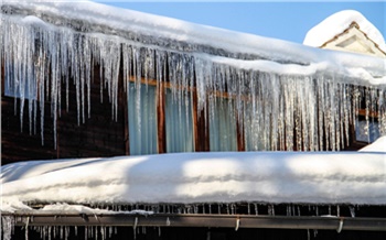 МЧС: снегопады в Красноярском крае могут привести к росту ДТП и падению льда с крыш на людей и машины