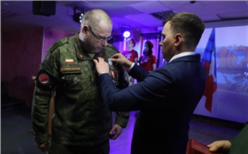 В Норильске участника СВО наградили медалью За отвагу