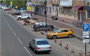 Красноярцы стали чаще пользоваться платной парковкой на улице Красной Армии