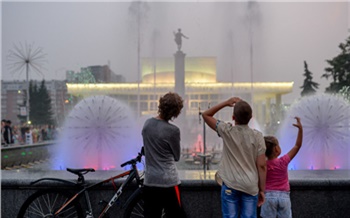 «Кишечка, конъюнктивит и удар током»: красноярцев предостерегли от купания в фонтанах в жару