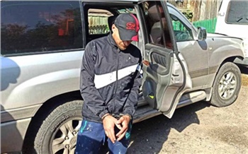В Красноярске работник автосервиса угнал дорогую иномарку и попал в ДТП