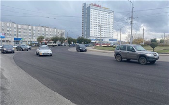 В Красноярске на кольце Предмостной площади обновили асфальт