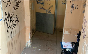 Двоих мужчин с криминальными травмами нашли в общественном туалете в Зеленогорске