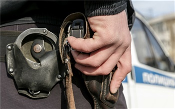Полицейские со стрельбой задержали автоугонщика на юге Красноярского края