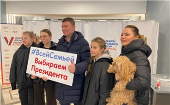 «Выбираем будущее России»: Сергей Еремин проголосовал в Красноярске на выборах президента