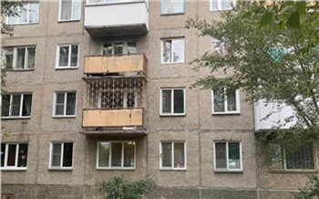 Жительницу Минусинска наказали штрафом за падение ее дочери с балкона