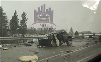 В Красноярском крае два человека погибли в лобовом столкновении «Нивы» и грузовика