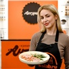 «Вкусно, быстро, красиво»: ведущая «Тайги на тарелке» Екатерина Емельянова приготовила рулетики с белыми грибами