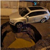 Огромная яма образовалась в асфальте на проспекте Комсомольский в Красноярске 