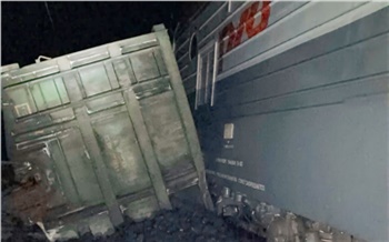 В Красноярском крае пассажирский поезд врезался в вагоны грузового