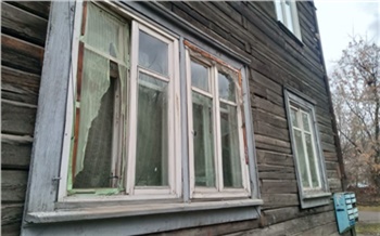 В Лесосибирске пенсионерку хотели переселить из аварийного дома в непригодное для жизни помещение