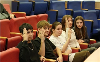 «Сессия у депутатов — тоже своего рода экзамен»: норильским студентам показали работу Горсовета