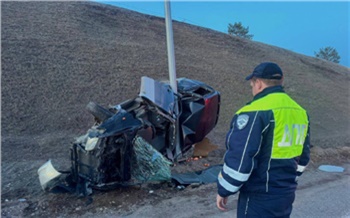Непристегнутый водитель микроавтобуса разбился насмерть под Красноярском
