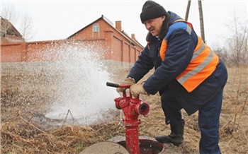 Сотрудники «КрасКом» и МЧС приступили к проверке пожарных гидрантов