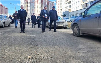В Красноярске УК приведет в порядок проезд, на который люди жаловались губернатору