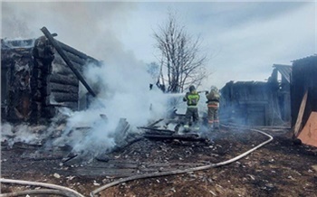 В Абанском районе три человека погибли при пожаре в частном доме