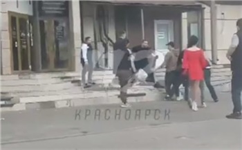 Посетители бара «Чё почём» устроили массовую драку в центре Красноярска