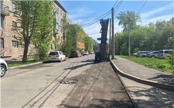 В Красноярске начали ремонтировать дорогу на Коломенской