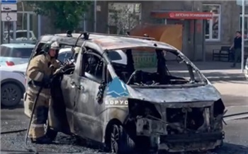 Машина сгорела на Калинина в Красноярске