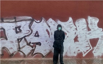 Малолетнего вандала-граффитиста поймали с поличным в центре Красноярска