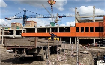 «Строительство ведется в соответствии с графиком»: в Красноярске школа на Омской готова на 40 %