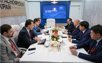 Расширение торгово-экономических связей: губернатор Красноярского края встретился с послом Республики Казахстан на ПМЭФ