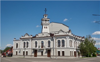 «Посмотрите на эту красоту!»: в Минусинске отреставрировали старинное здание театра