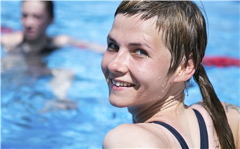 Российских школьников предложили обязать научиться плавать перед летними каникулами