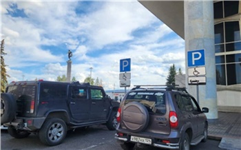 Красноярские автомобилисты стали чаще занимать парковки для инвалидов