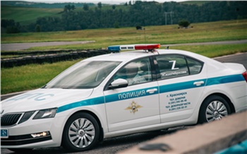 В Красноярске 63-летняя автоледи разбила машину и не могла «продуть» алкотестер