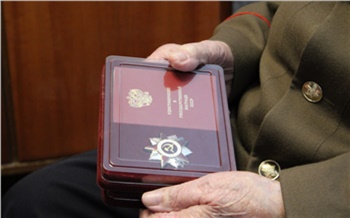В Красноярске 103-летнему ветерану вручили два ордена Отечественной войны