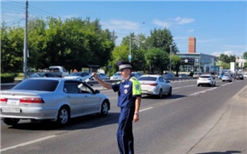 «С начала года уже тысяча нарушителей»: дорожные полицейские напомнили красноярцам о штрафах за выезд на «встречку»