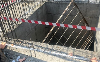 Названы причины падения рабочих в шахту лифта на стройке поликлиники в Красноярске