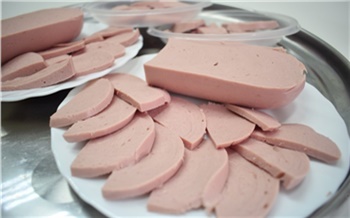 Компания из Москвы подала в суд на норильский мясокомбинат из-за названия шпикачек