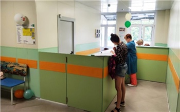 В Красноярске после капремонта открылась детская поликлиника на улице Судостроительной
