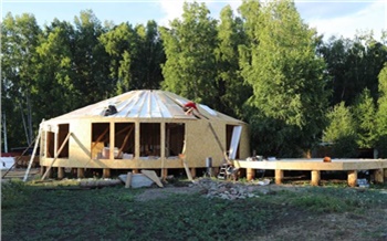В природном парке «Ергаки» строят новые модульные дома для туристов