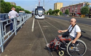 Обновленные трамвайные пути на Красрабе оценил инвалид-колясочник