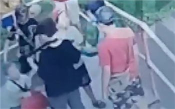 В Красноярске «дети мигрантов» поставили на колени двух мальчиков и заставили извиняться на камеру