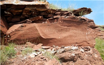 В Хакасии вандалы изуродовали археологический памятник надписями о Красноярске